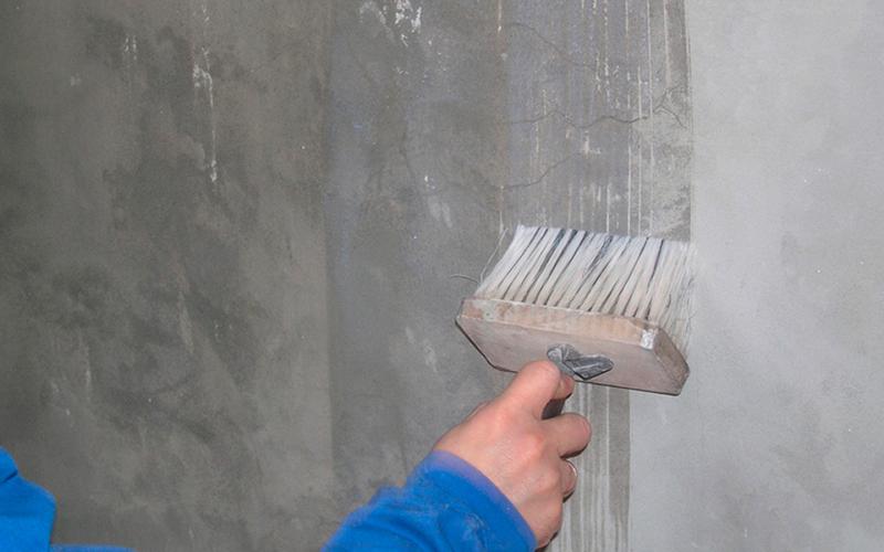 Грунтовка стен перед покраской: особенности выполнения работ