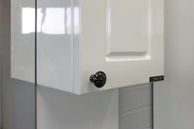 Зеркальный шкаф COMFORTY Севилья 100*82 см