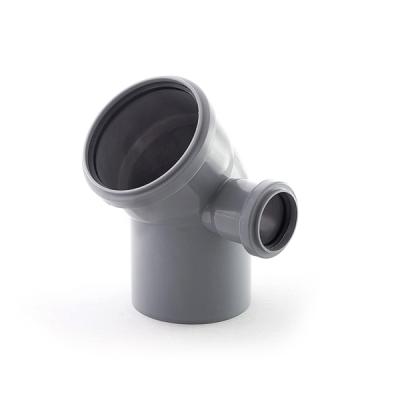 Уголок канализационный 110 мм 45° с правым выходом 50 мм Уголок канализационный 110 мм 45° с правым выходом 50 мм