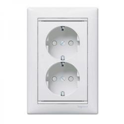 Розетка сетевая LEGRAND Valena с заземлением двойная белый 774427