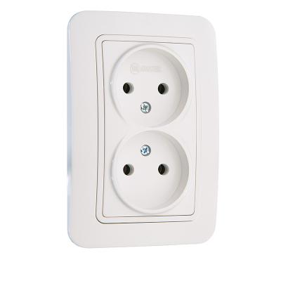 Розетка сетевая MAKEL Lilium двойная белый 70017