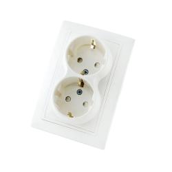 Розетка сетевая TDM Таймыр с заземлением двойная с защитными шторками белый SQ1814-0018