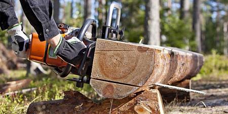 Как завести бензопилу правильно